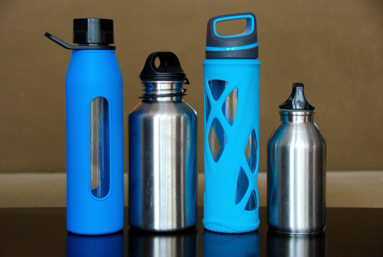 Les avantages des gourdes vs bouteilles en plastique