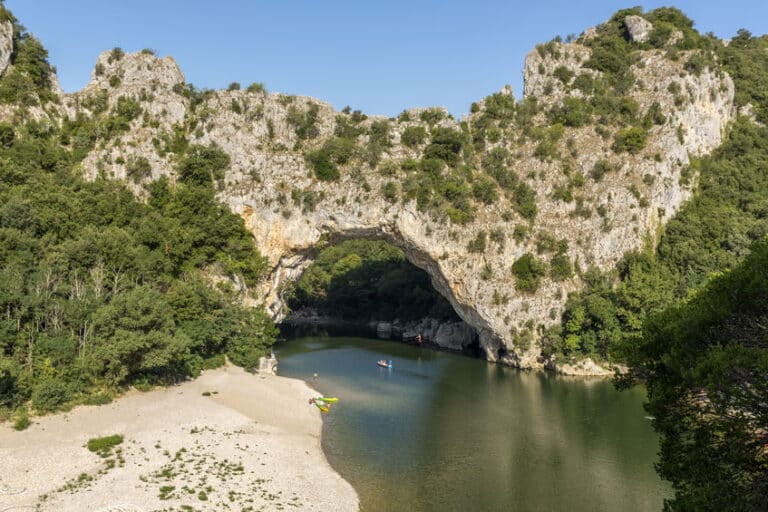 Bons plans à bas prix : l’Ardèche, terre d’aventure pour tous les budgets