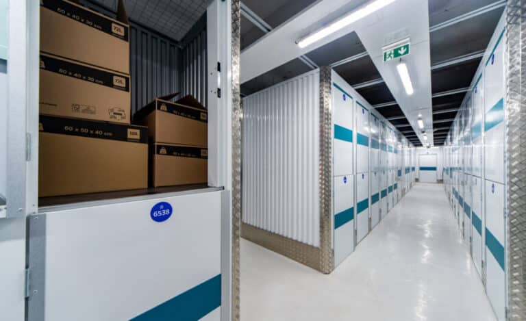 Un bon plan pour les artisans : un espace de stockage + bureau + atelier au même endroit