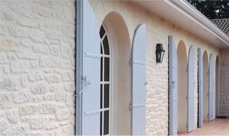 Quels sont les avantages de réaliser une façade en enduit imitation pierre naturelle pour votre maison ?